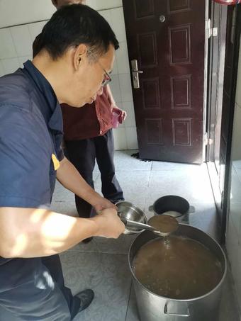 景焦能源公司工會持續(xù)開展系列高溫慰問活動3 (1).jpg 景焦能源公司工會持續(xù)開展系列高溫慰問活動3 (1).jpg