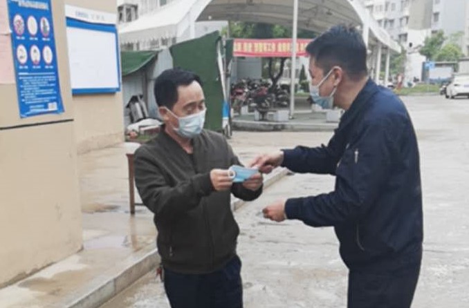 景焦能源動力廠開展黨員進社區(qū)服務助力“雙創(chuàng)雙修”1.jpg 景焦能源動力廠開展黨員進社區(qū)服務助力“雙創(chuàng)雙修”1.jpg