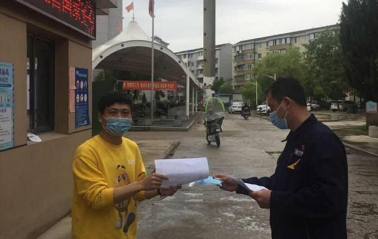 景焦能源動力廠開展黨員進社區(qū)服務助力“雙創(chuàng)雙修”2.jpg 景焦能源動力廠開展黨員進社區(qū)服務助力“雙創(chuàng)雙修”2.jpg